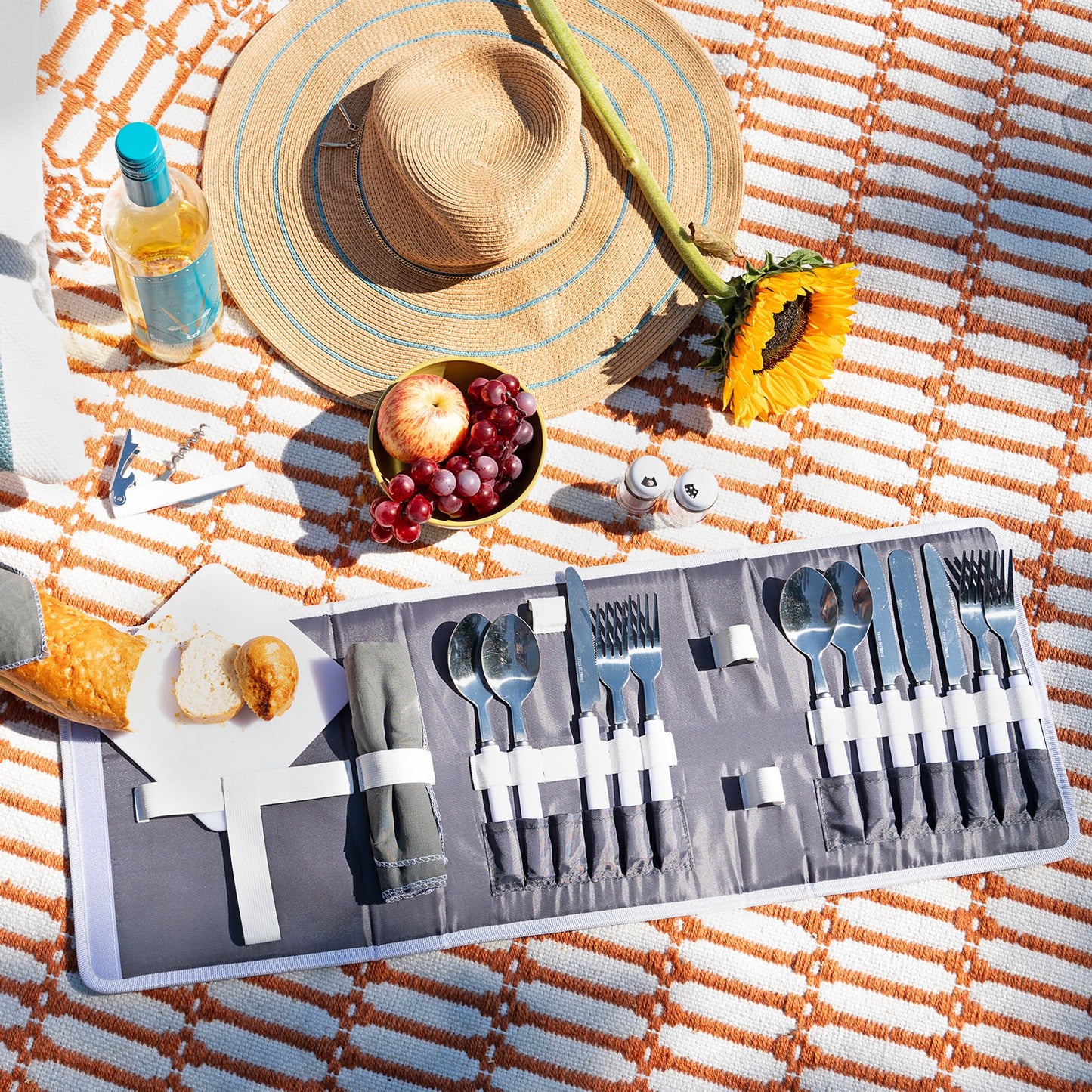 Country Living 4-Person Cutlery Picnic Set | Striped Carry Case