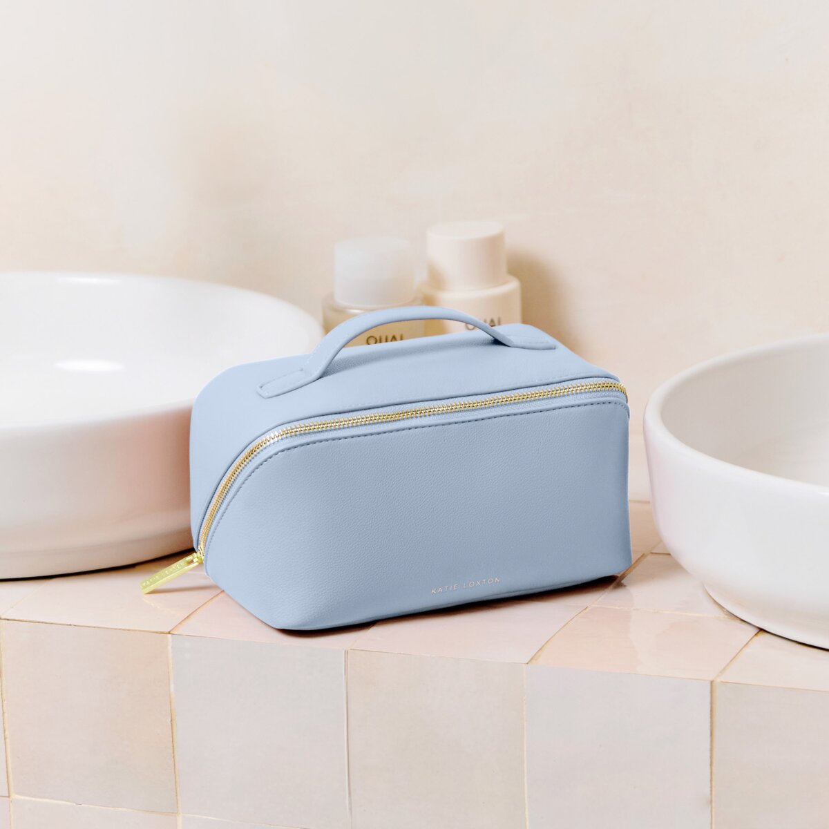 Katie Loxton | Medium Makeup And Wash bag in Blue Aura