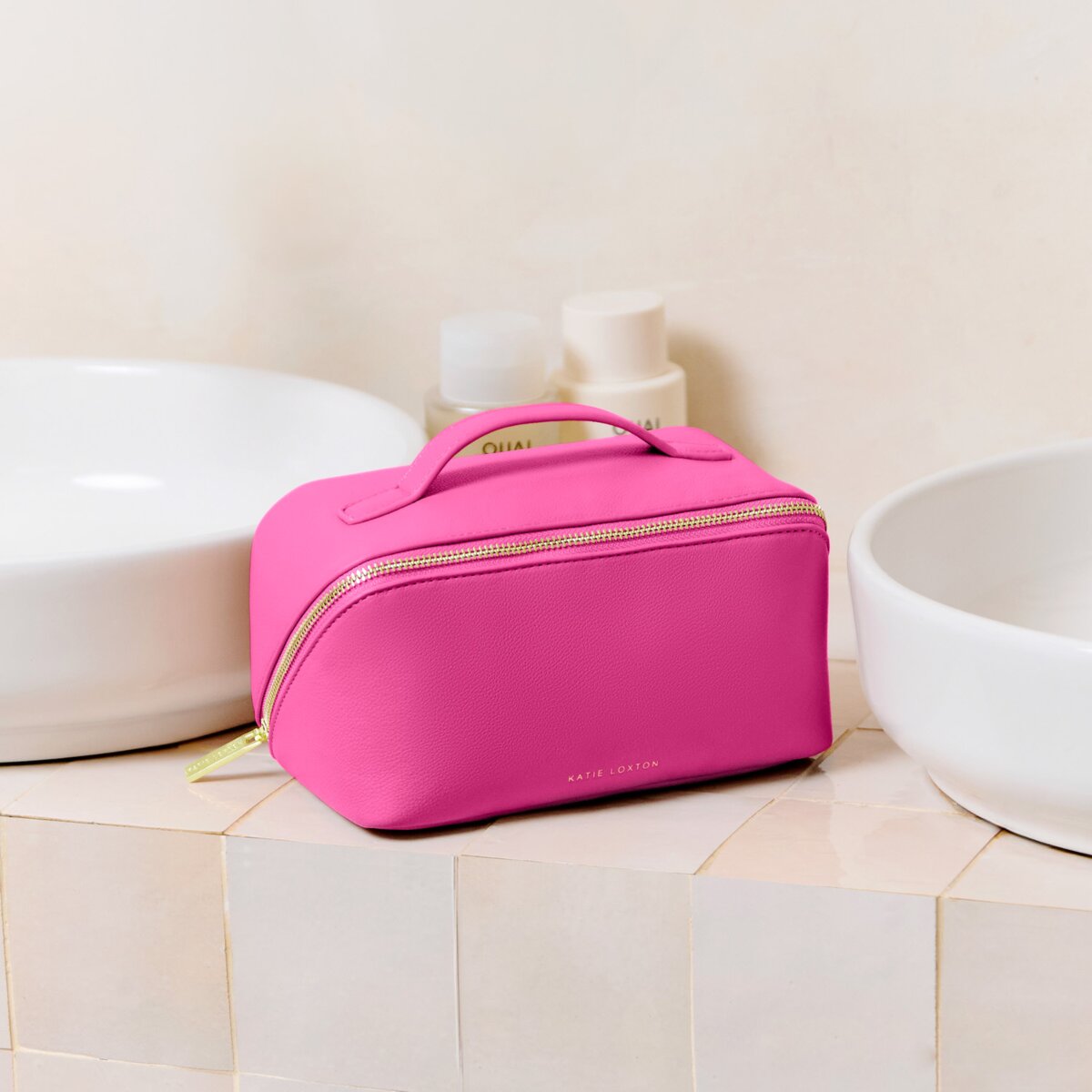 Katie Loxton | Medium Makeup And Wash bag in Magenta