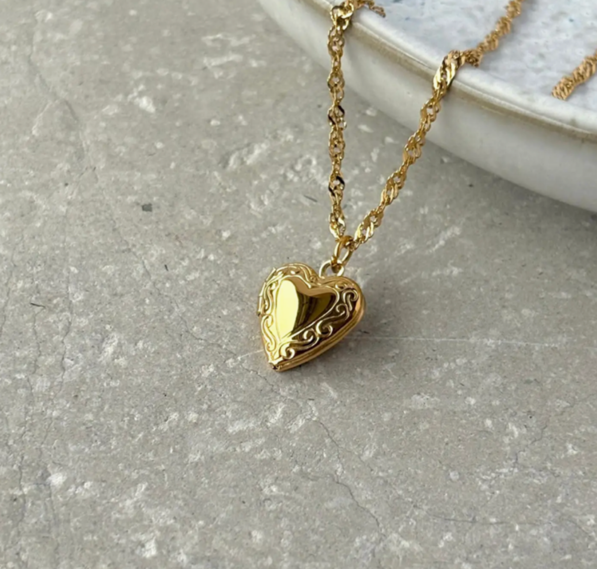 Vintage Style Gold Tone Heart Locket Necklace