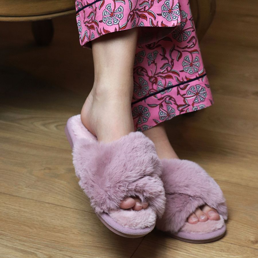 Dusky Pink Criss-Cross Fluffy Slippers