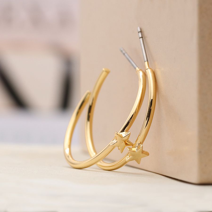 Golden open hoop and star earrings