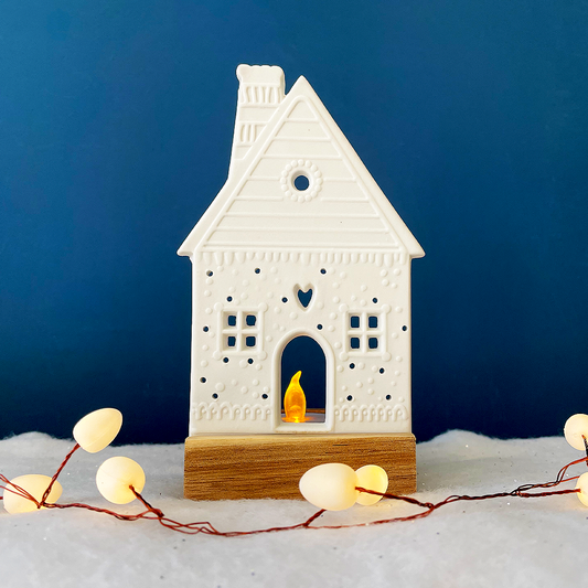 Tealight Holder: Gingerbread Snowball House